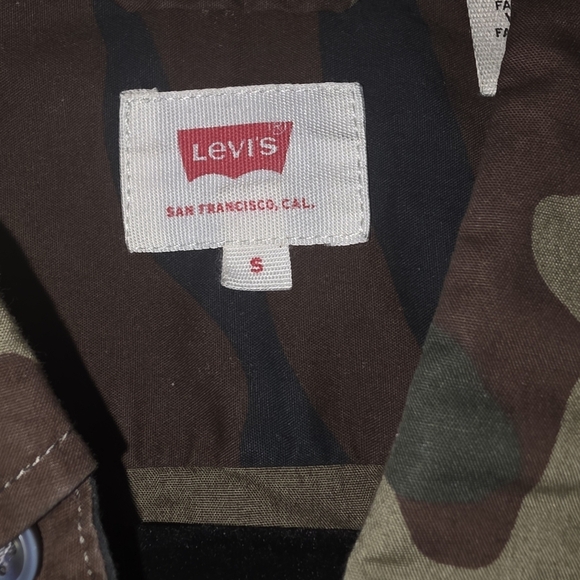 Levi's | Women's Camouflage Shirt | Sz Small - Picture 2 of 5